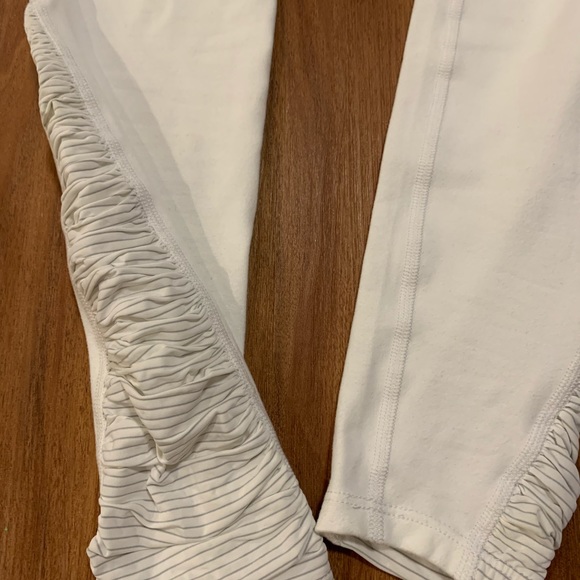 NWT White Beyond Yoga Leggings (XS) - Picture 6 of 7